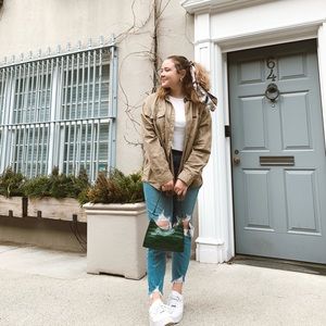 Meet your Posher, Abby